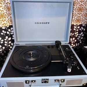 Crosley cruiser plus record player